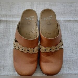 Dansko Women's Brown Leather Mules with Tan Accents Size 39/ 8.5